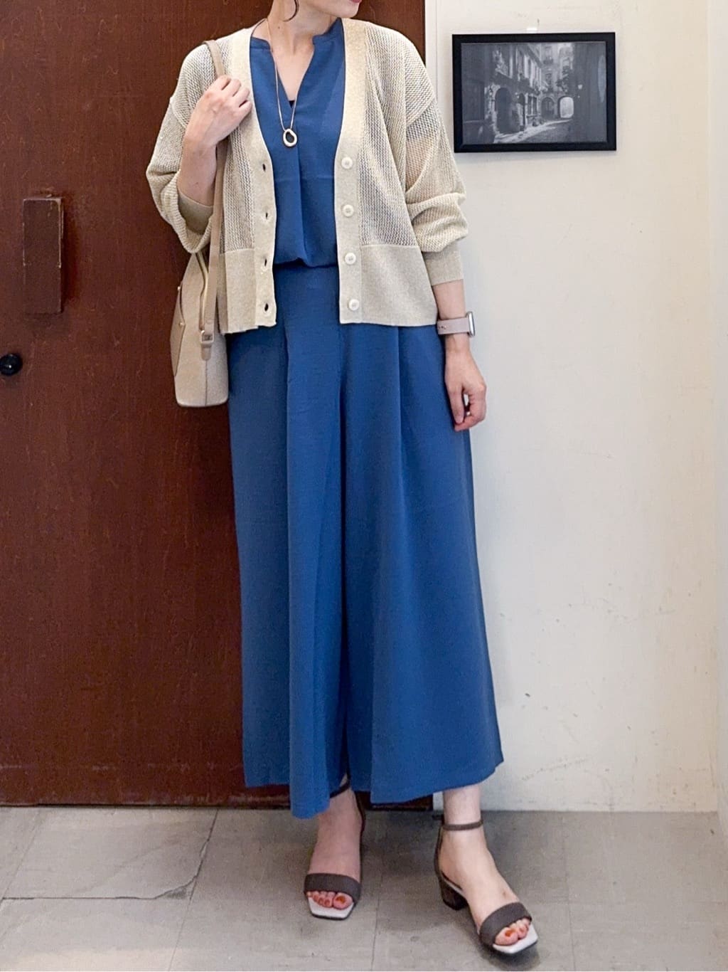 𝐇𝐢𝐫𝐨𝐦𝐢さんの「SHOO･LA･RUE｜キラッと光るラメとスパンコールが印象的 メッシュカーディガン」を使ったコーディネート
