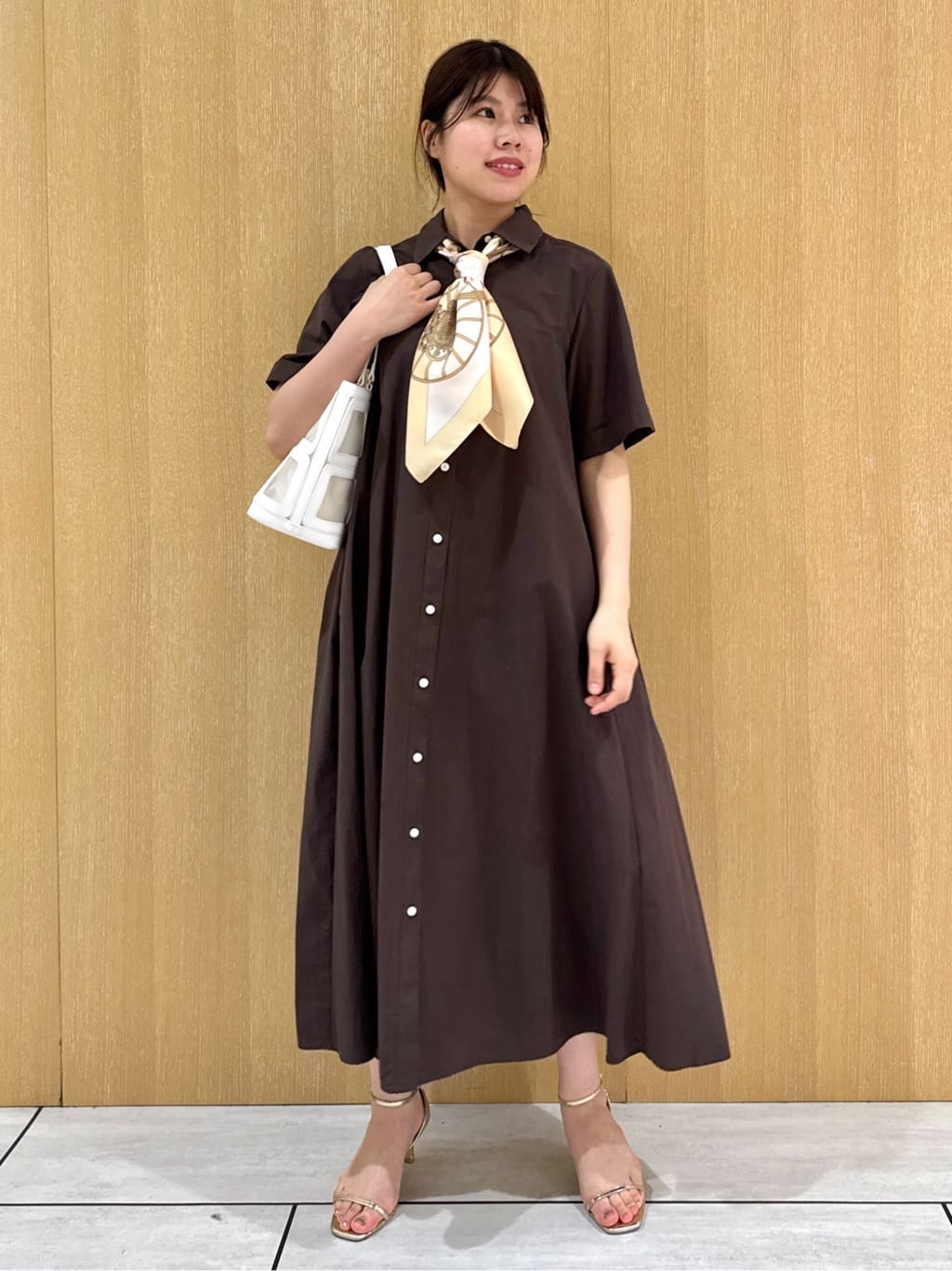 nanaさんの「UNTITLED｜【手洗い／88cm正方形】バイカラーハーネススカーフ」を使ったコーディネート