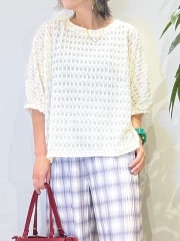 misakiさんの「SHOO･LA･RUE｜【S-LL】涼やかで好印象 シアーチェック ドルマントップス」を使ったコーディネート