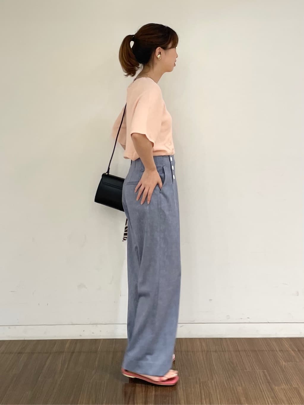 ねねさんの「INDIVI｜【デニムライク】マリンボタン リネン混ワイドパンツ」を使ったコーディネート