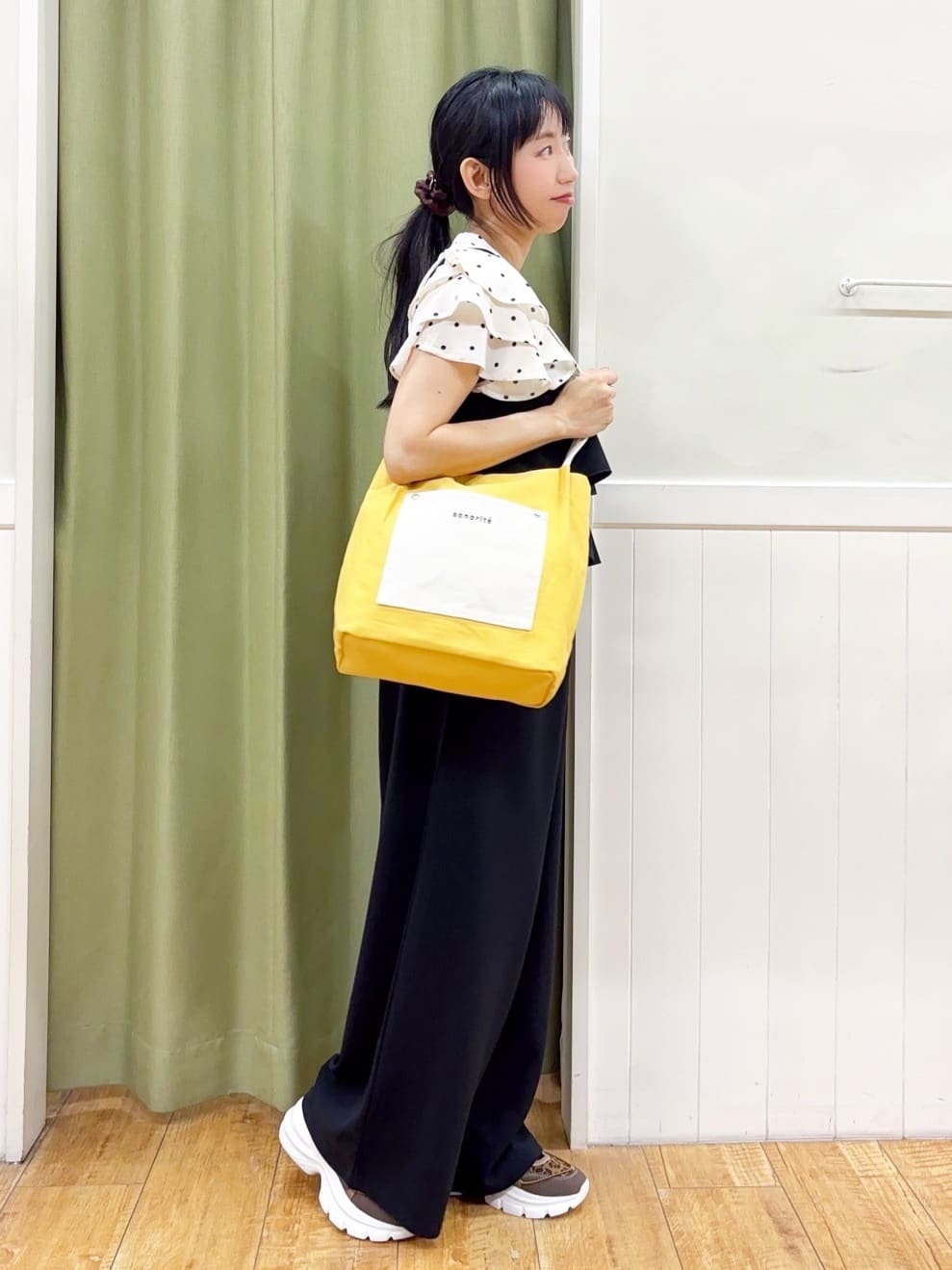ゆうさんの「SHOO･LA･RUE｜【無地/ドット柄】お袖フリルが華やぐ きれいめブラウス」を使ったコーディネート