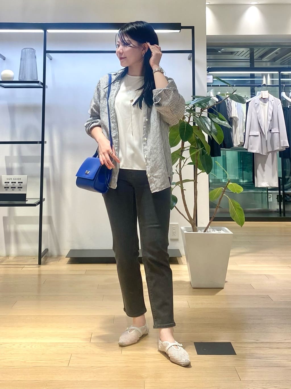misakiさんの「INDIVI｜【体型カバー/SETUP可能】ジョーゼット　ドルマンブラウス」を使ったコーディネート