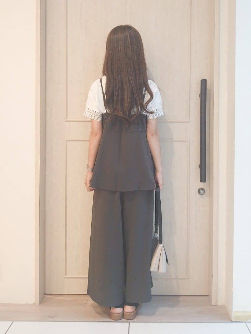 mi-saさんの「SHOO･LA･RUE｜【S-LL/セットアップ可/ひんやり】女性らしさ溢れる ティアードキャミソール」を使ったコーディネート