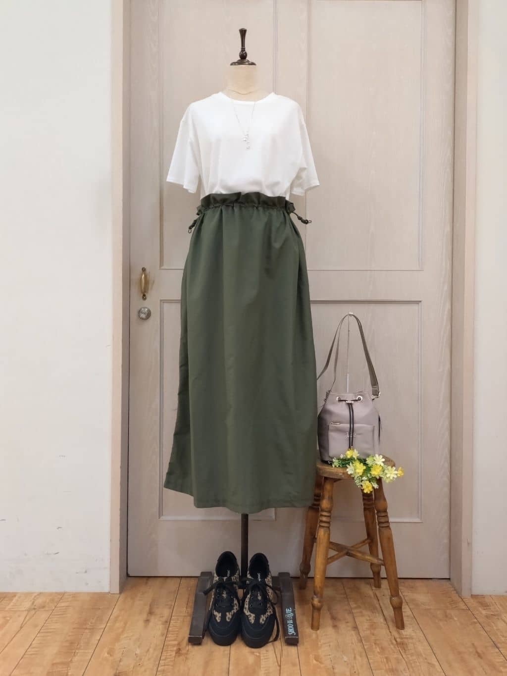 asaさんの「SHOO･LA･RUE｜冷房対策にも 上品なシアー感のニットパーカ」を使ったコーディネート