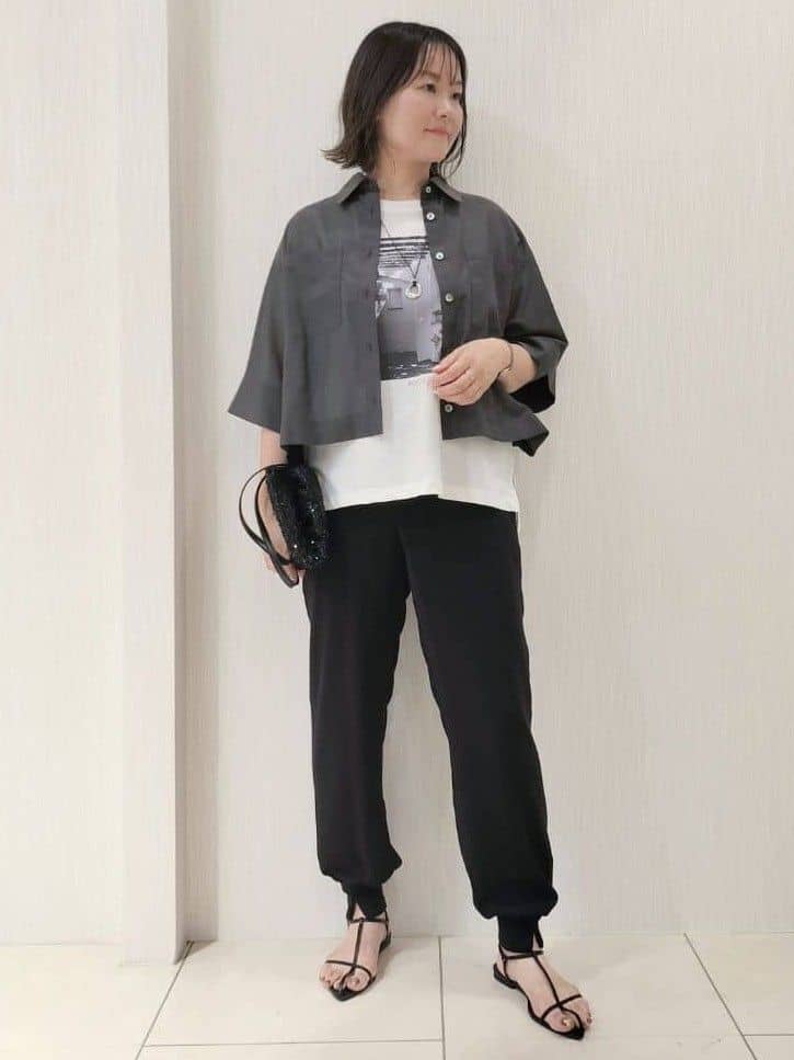 naokoさんの「UNTITLED｜【前開き/洗える】ショート丈シアーシャツ」を使ったコーディネート