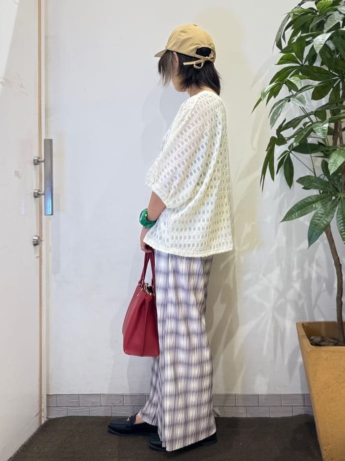 misakiさんの「SHOO･LA･RUE｜【S-LL】涼やかで好印象 シアーチェック ドルマントップス」を使ったコーディネート