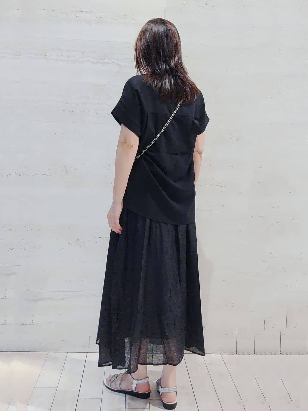 よしみさんの「OPAQUE.CLIP｜《7色展開／SS-LLサイズ》ストレッチスキッパーブラウス／セットアップ対応【洗濯機洗い可／防シワ】」を使ったコーディネート