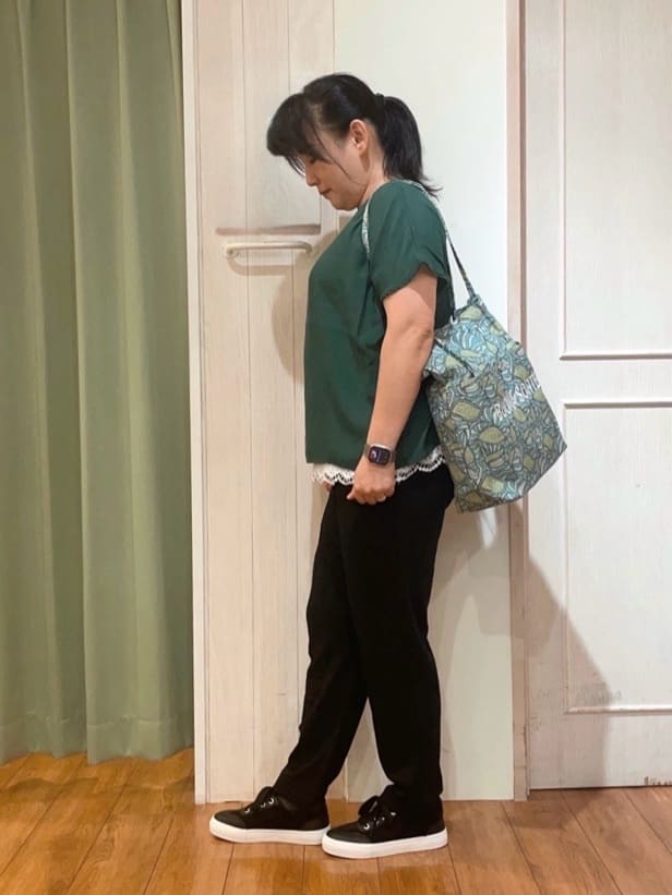 ke-yさんの「SHOO･LA･RUE｜【S-LL】着るだけで簡単にコーデが決まる レースレイヤード風ドルマントップス」を使ったコーディネート