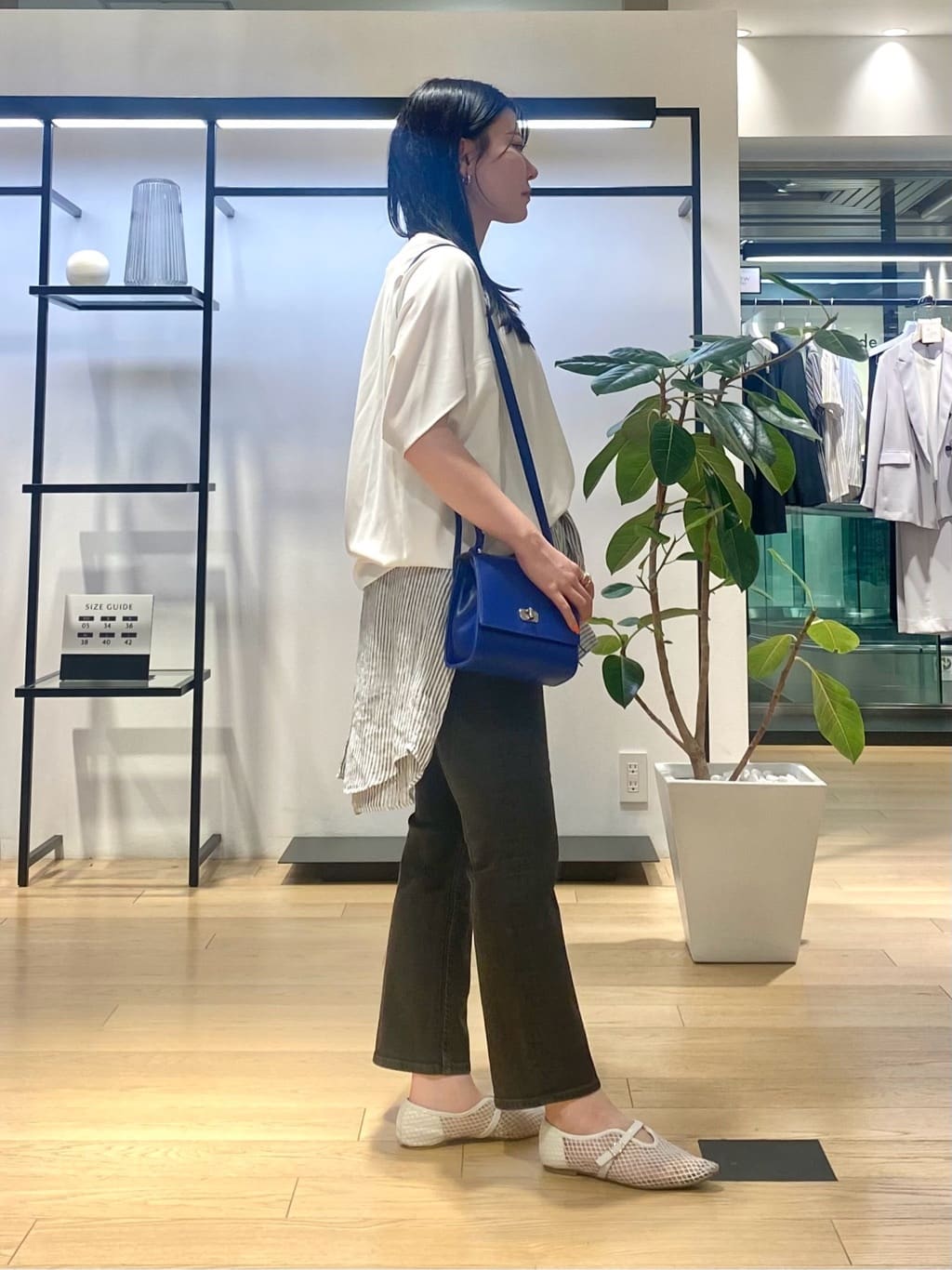 misakiさんの「INDIVI｜【体型カバー/SETUP可能】ジョーゼット　ドルマンブラウス」を使ったコーディネート