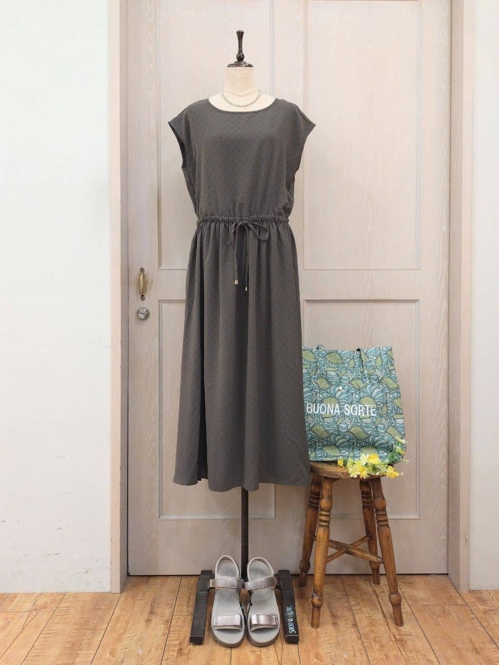 asaさんの「SHOO･LA･RUE｜【S-LL】裾フリンジマクラメVネックニット」を使ったコーディネート
