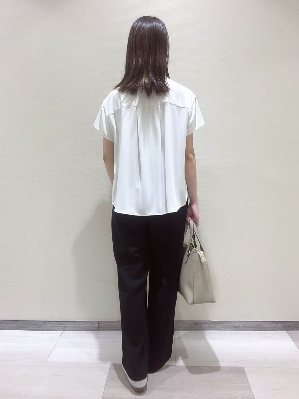 yukaさんの「Reflect｜【インナーに◎／すっきり見え！長め丈】タックデティールブラウス」を使ったコーディネート