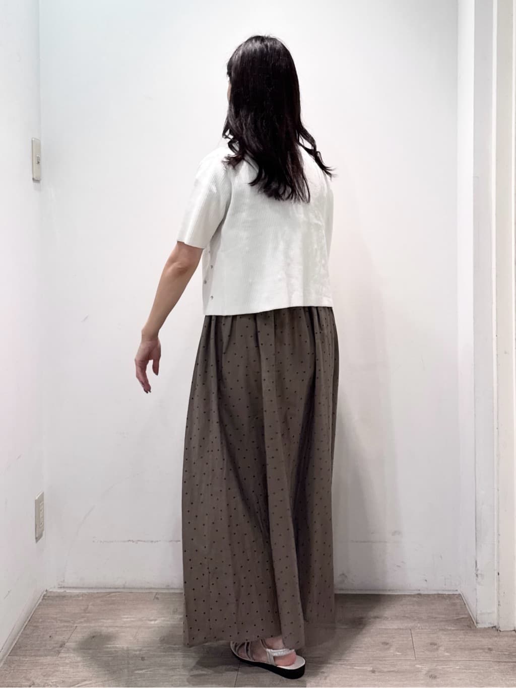 yuicciさんの「OPAQUE.CLIP｜フロントビジューリブニットカーディガン【洗濯機洗い可／抗ピル】」を使ったコーディネート