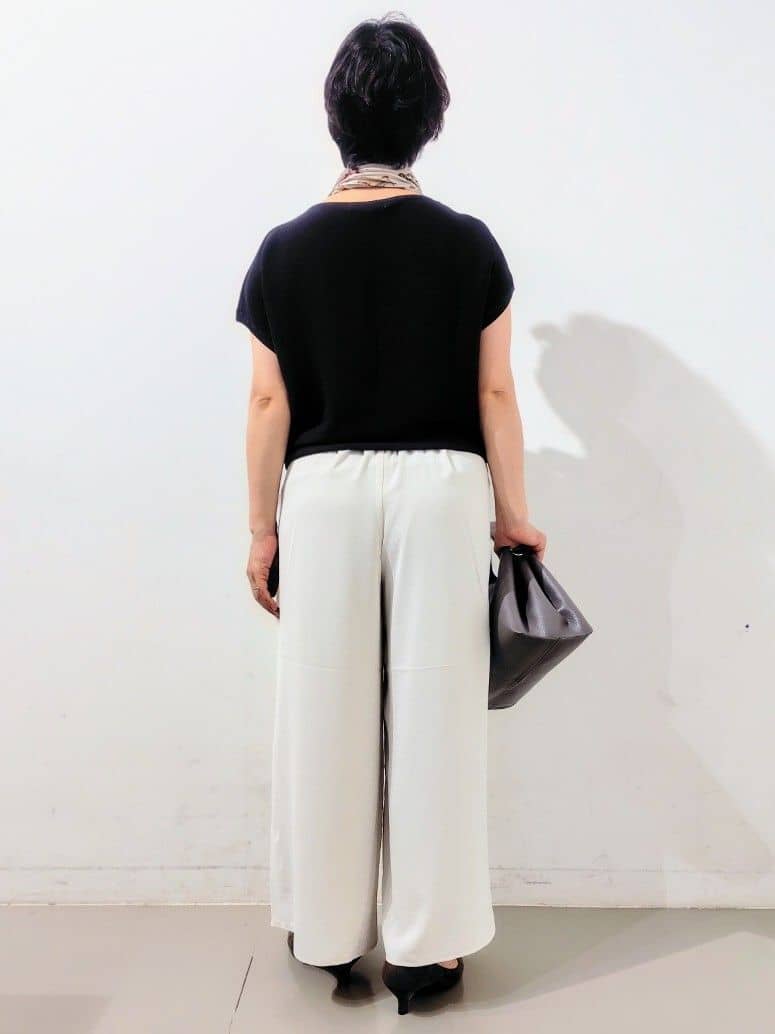 kodamaさんの「THE SHOP TK｜シアーフライスVカーデ」を使ったコーディネート