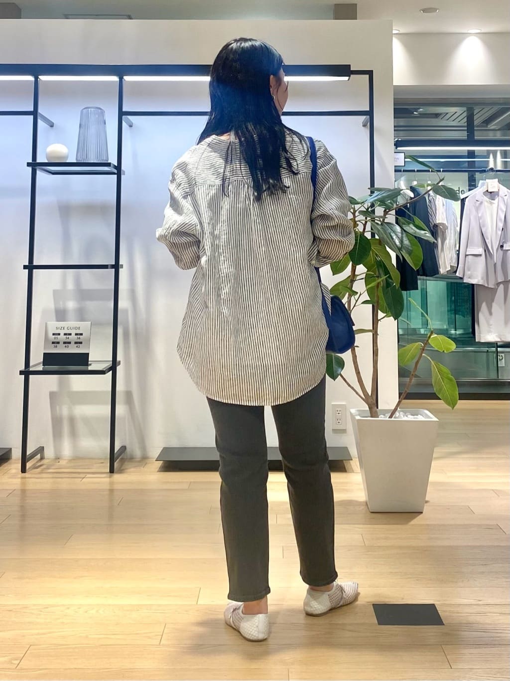 misakiさんの「INDIVI｜【体型カバー/SETUP可能】ジョーゼット　ドルマンブラウス」を使ったコーディネート