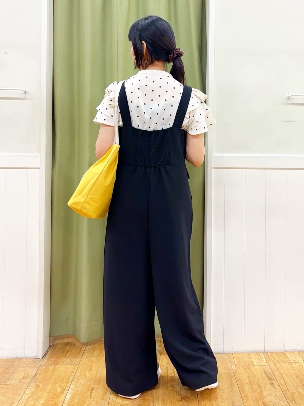 ゆうさんの「SHOO･LA･RUE｜【無地/ドット柄】お袖フリルが華やぐ きれいめブラウス」を使ったコーディネート