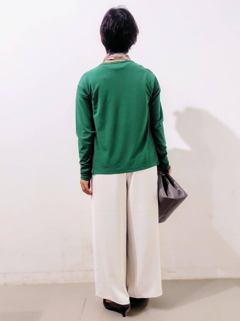 kodamaさんの「THE SHOP TK｜シアーフライスVカーデ」を使ったコーディネート