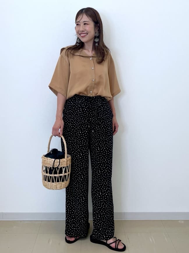 Akiさんの「OPAQUE.CLIP｜ヴィンテージサテンセーラーカラーブラウス【洗濯機洗い可】」を使ったコーディネート