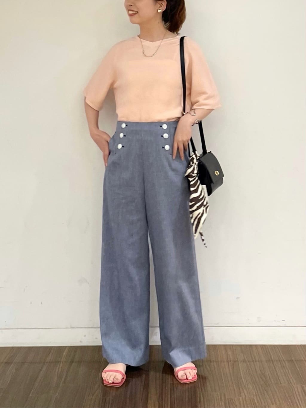 ねねさんの「INDIVI｜【デニムライク】マリンボタン リネン混ワイドパンツ」を使ったコーディネート