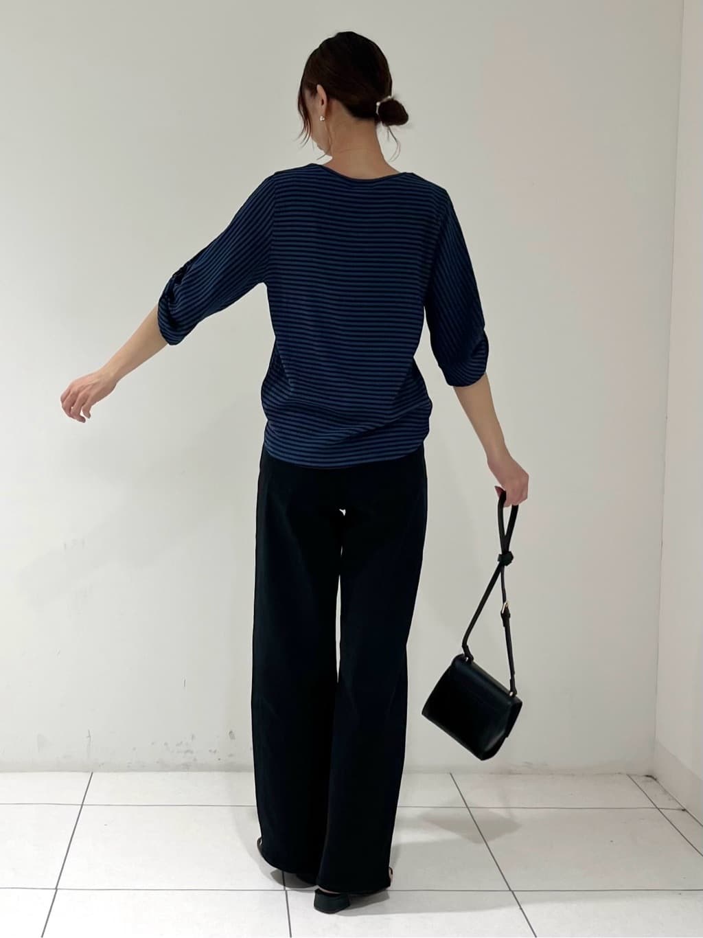 shioriさんの「INDIVI｜【褒められデニム】ワイドストレート デニムパンツ」を使ったコーディネート