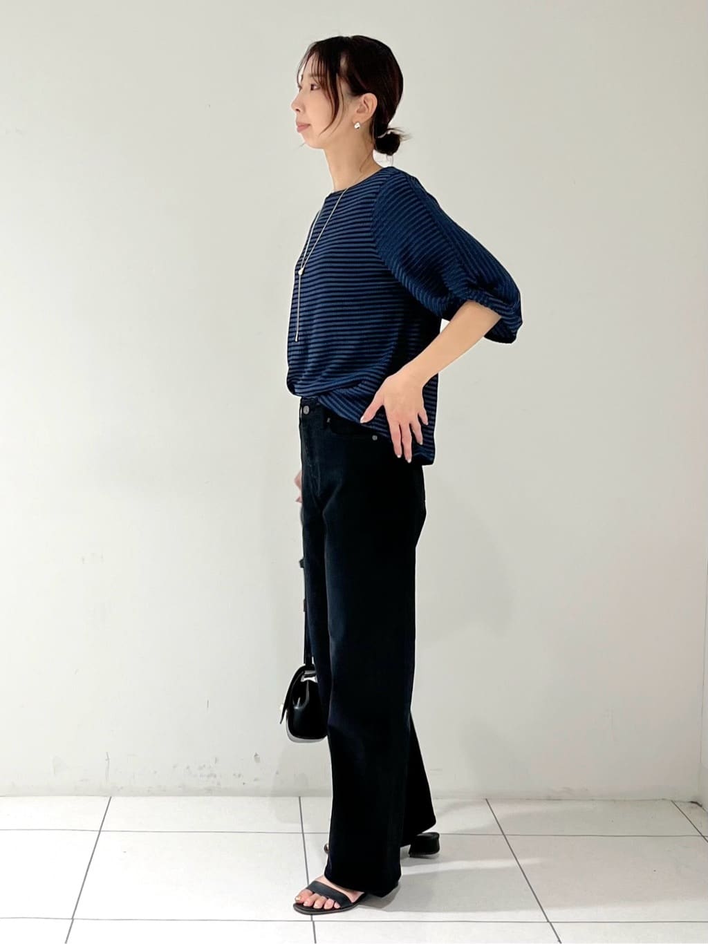 shioriさんの「INDIVI｜【褒められデニム】ワイドストレート デニムパンツ」を使ったコーディネート