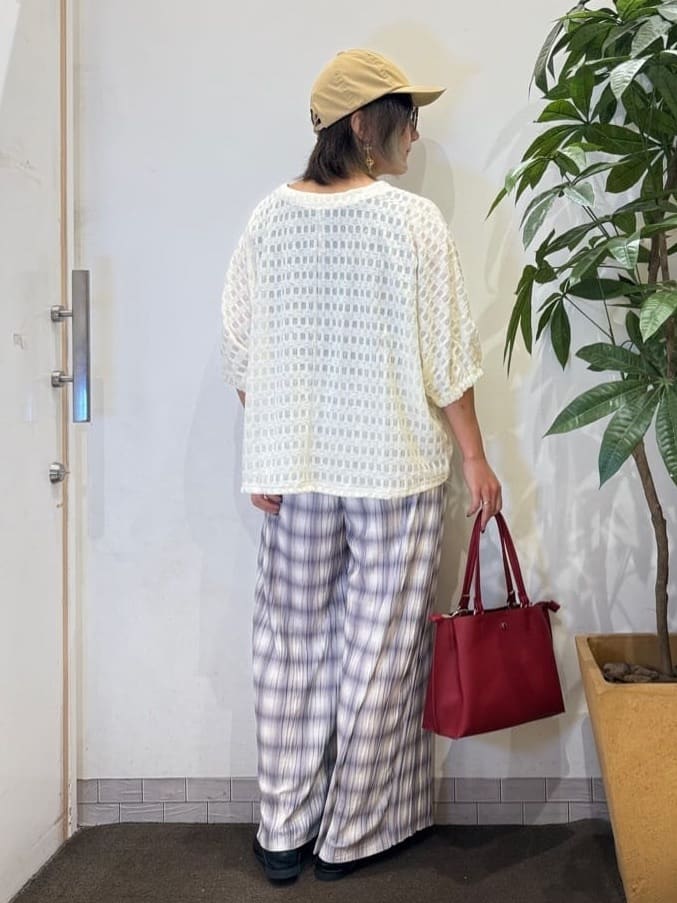 misakiさんの「SHOO･LA･RUE｜【S-LL】涼やかで好印象 シアーチェック ドルマントップス」を使ったコーディネート