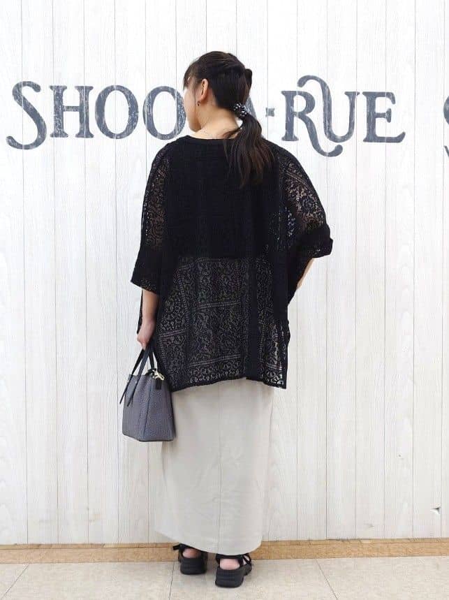 とろろさんの「SHOO･LA･RUE｜【S-LL】大人のきれいめカジュアルに 麻調カーゴナロースカート」を使ったコーディネート