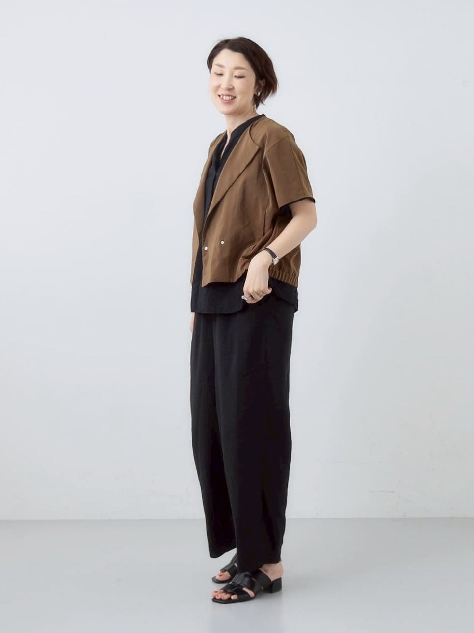 yuriさんの「INDIVI｜【洗える／UVケア／SETUP可能】ドロストワイドパンツ」を使ったコーディネート