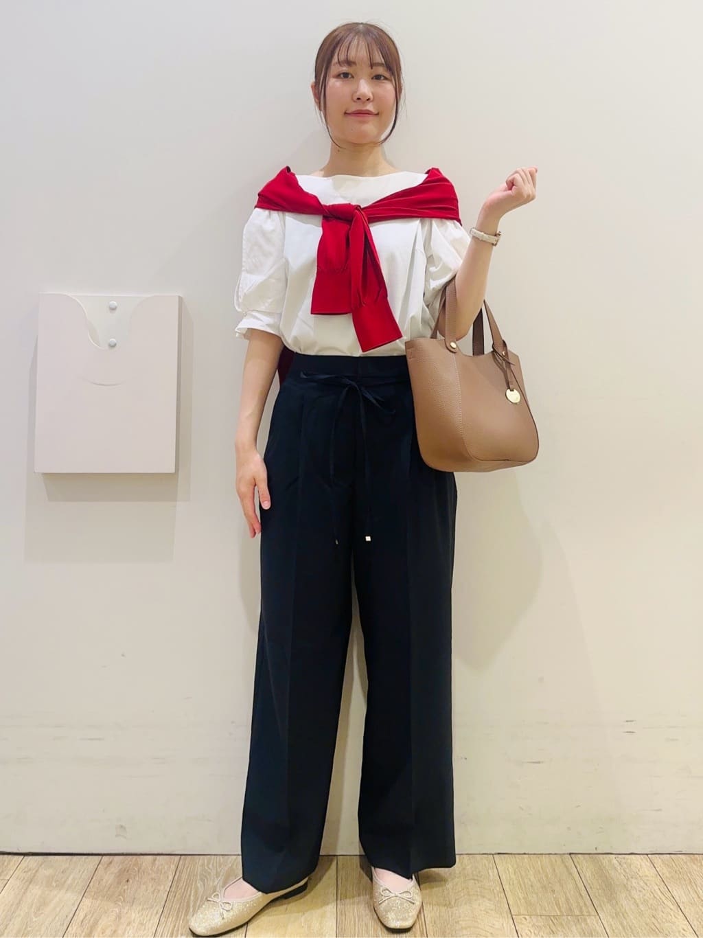 MOMOさんの「index｜【軽量／2WAY】コインカシメシュリンクミドルトートバッグ」を使ったコーディネート