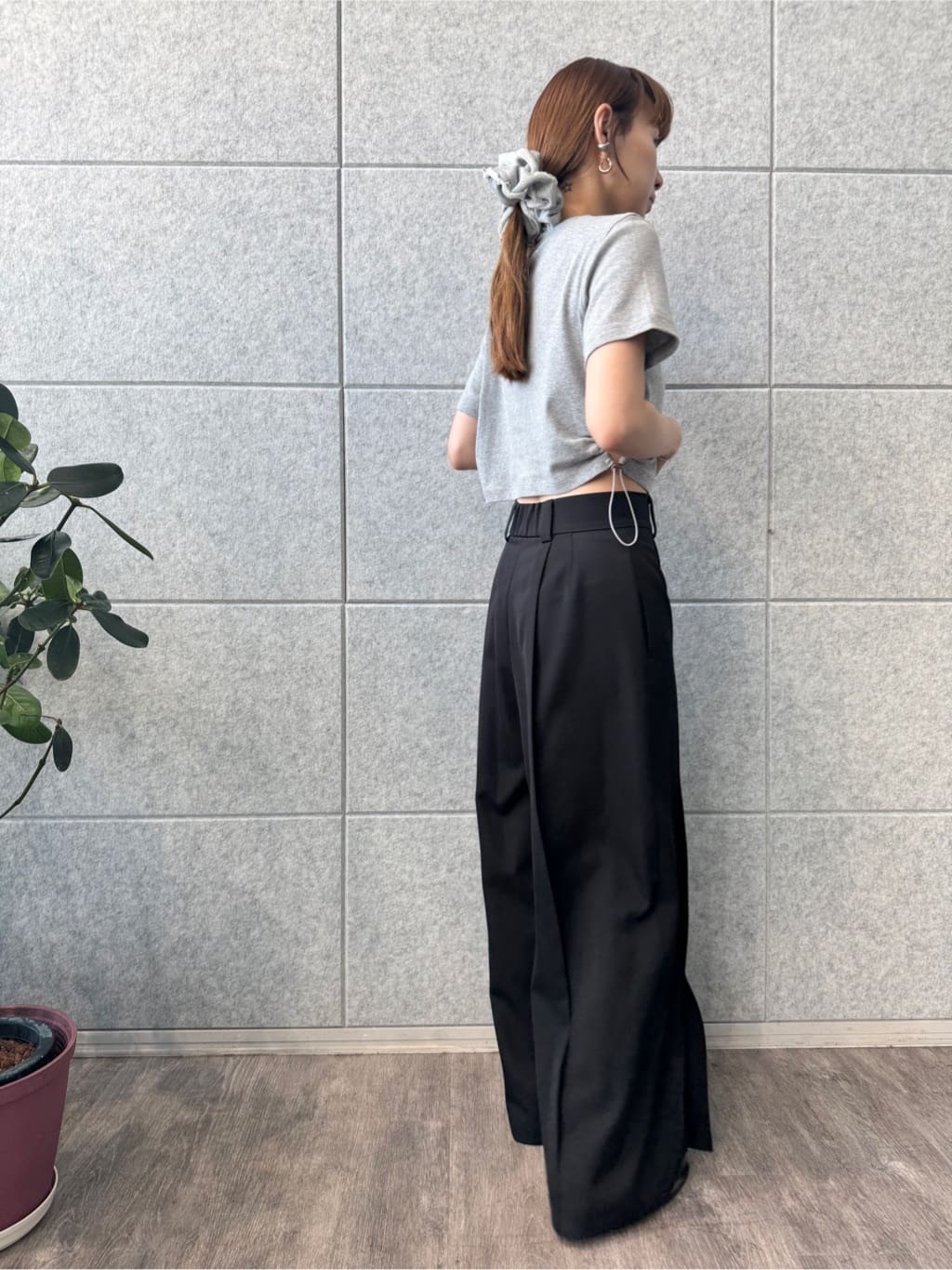 designer yukaさんの「CODE A｜drawstring crop tee」を使ったコーディネート