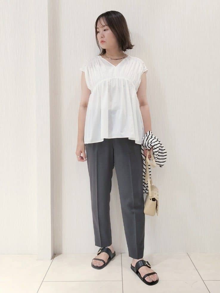 naokoさんの「UNTITLED｜【通勤スーツ】ライトウェイト テーパードパンツ」を使ったコーディネート