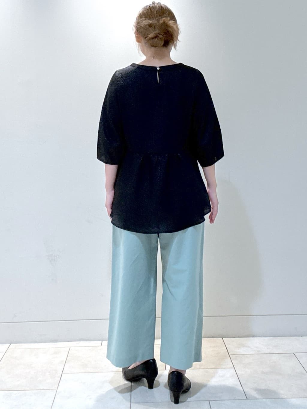 S&auml;K&iuml;さんの「Reflect｜【すっきり見え！長め丈】ペプラムデザインシアーブラウス」を使ったコーディネート