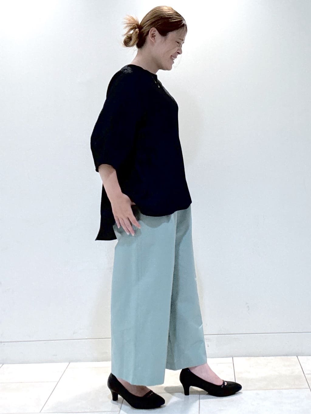 S&auml;K&iuml;さんの「Reflect｜【すっきり見え！長め丈】ペプラムデザインシアーブラウス」を使ったコーディネート