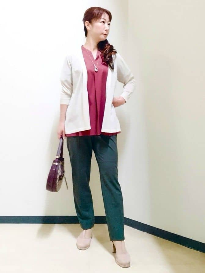 花さんの「Reflect｜【すっきり見え！長め丈／マシンウォッシュ可】スキッパーネックジャージトップス」を使ったコーディネート
