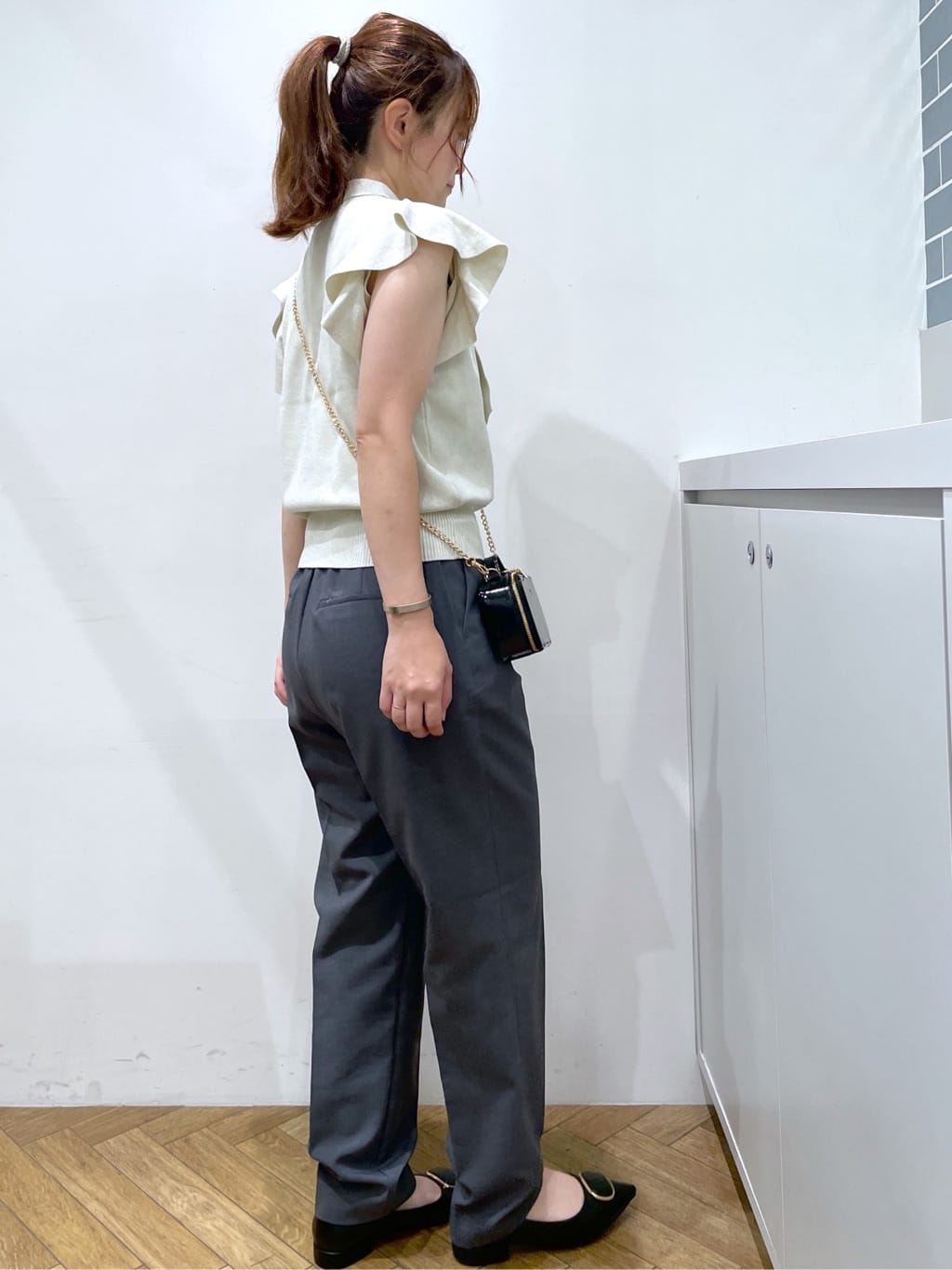 Junさんの「index｜フレアスリーブボウタイニット【洗濯機洗い可／接触冷感／抗ピル】」を使ったコーディネート