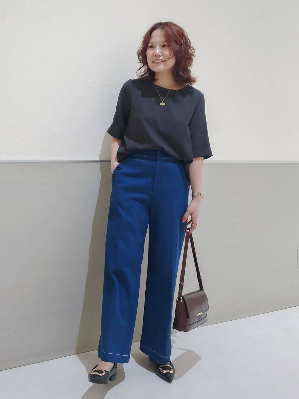maruさんの「THE SHOP TK｜麻調メッシュブラウス【二の腕カバー/洗える】」を使ったコーディネート