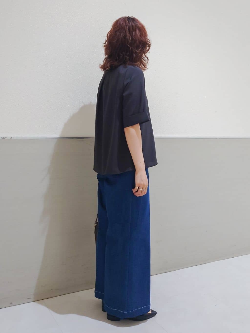 maruさんの「THE SHOP TK｜麻調メッシュブラウス【二の腕カバー/洗える】」を使ったコーディネート