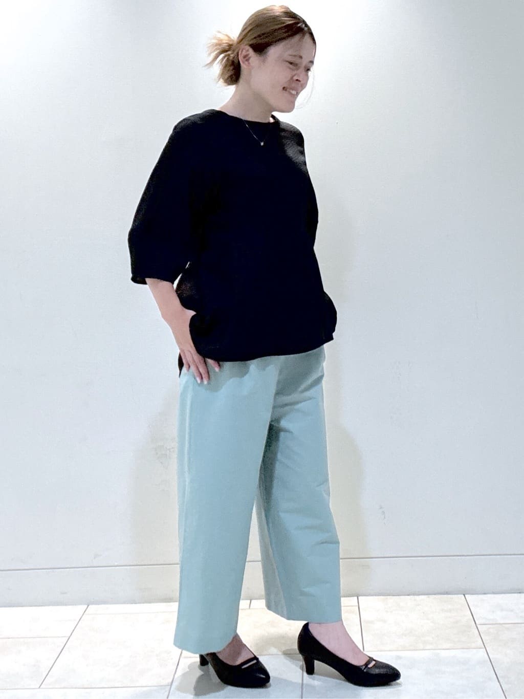 S&auml;K&iuml;さんの「Reflect｜【すっきり見え！長め丈】ペプラムデザインシアーブラウス」を使ったコーディネート