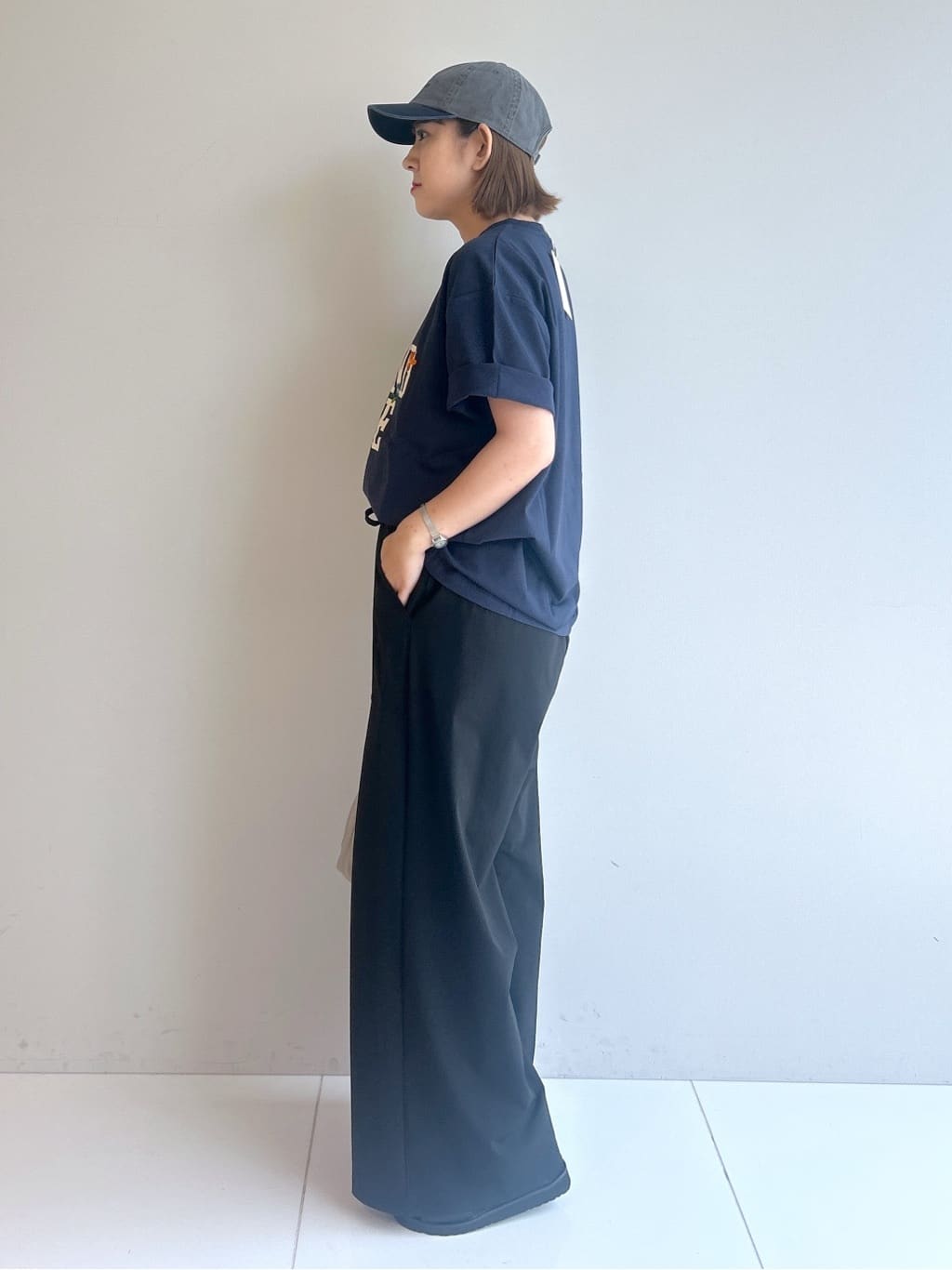 Hirokaさんの「Dessin｜ロゴ刺繍Tシャツ」を使ったコーディネート