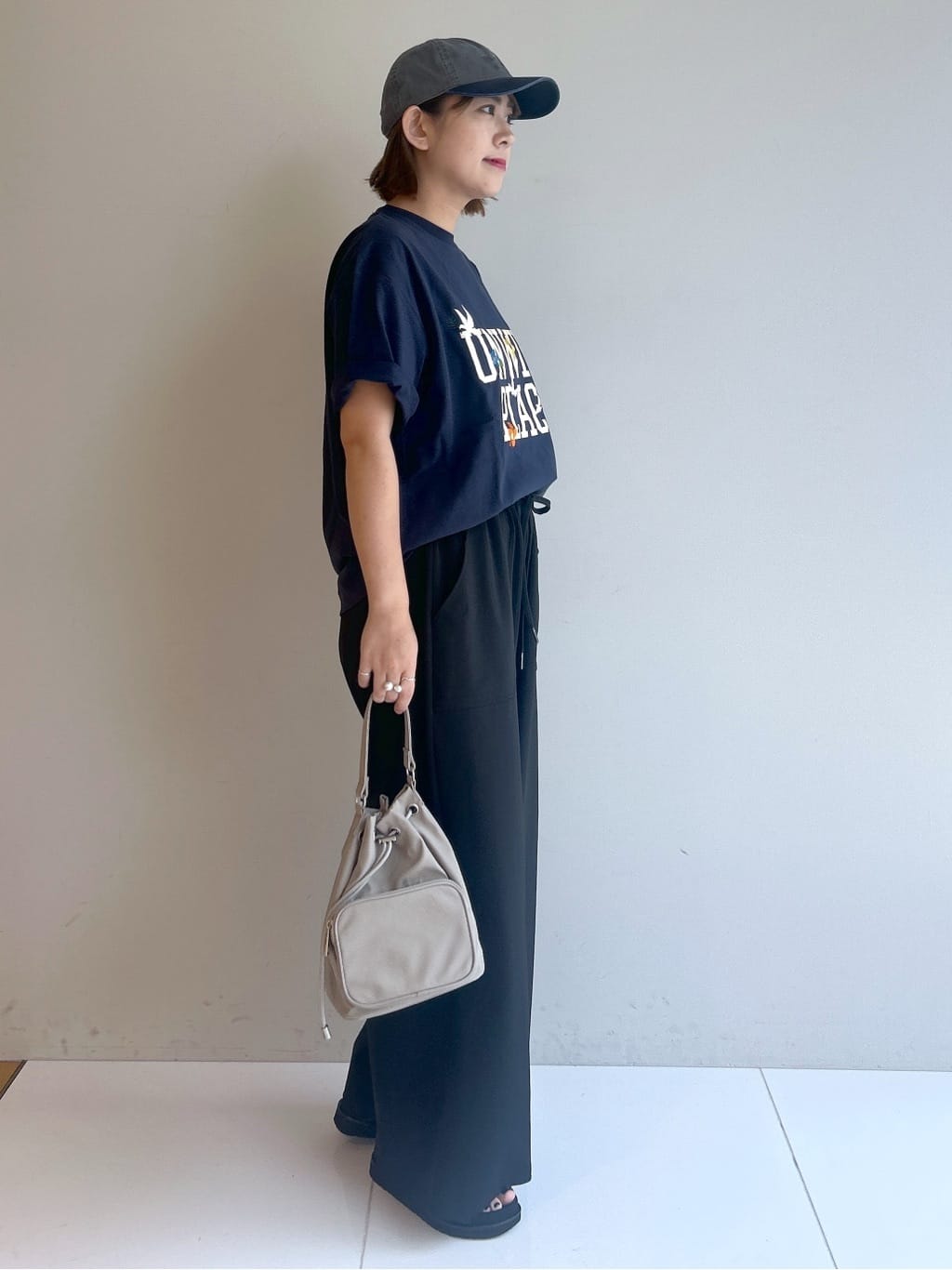 Hirokaさんの「Dessin｜ロゴ刺繍Tシャツ」を使ったコーディネート
