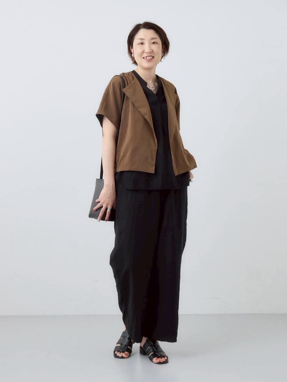 yuriさんの「INDIVI｜【洗える／UVケア／SETUP可能】ドロストワイドパンツ」を使ったコーディネート