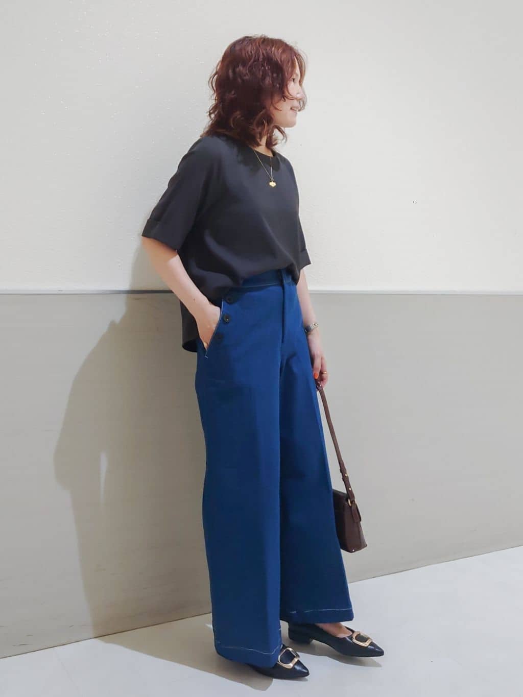 maruさんの「THE SHOP TK｜麻調メッシュブラウス【二の腕カバー/洗える】」を使ったコーディネート