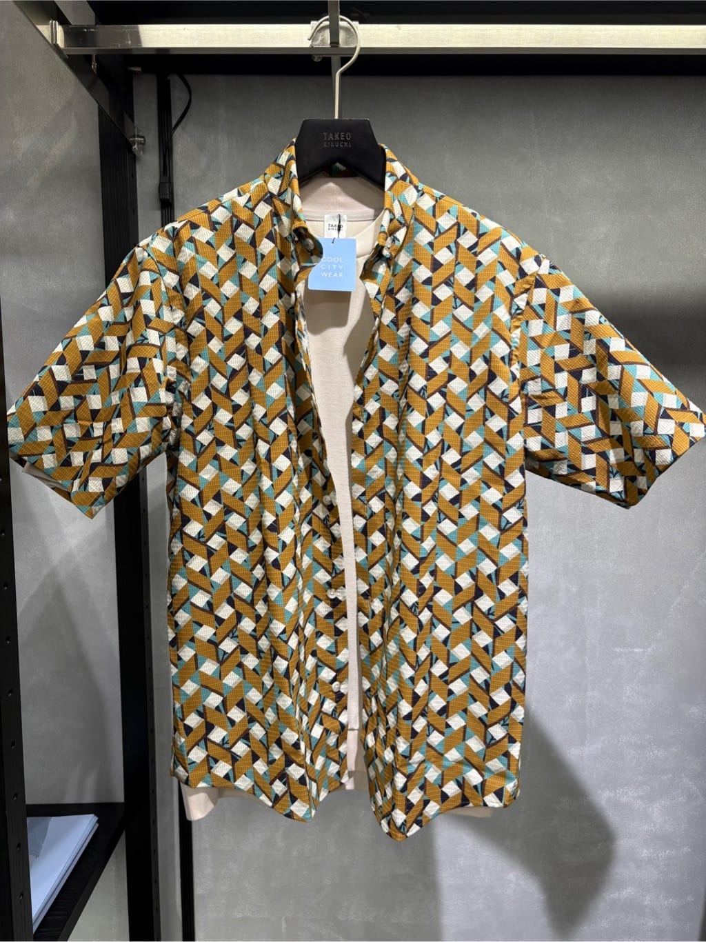 s___sさんの「TAKEO KIKUCHI｜【COOL CITY WEAR】籠目アート柄 サッカーシャツ /通気性」を使ったコーディネート