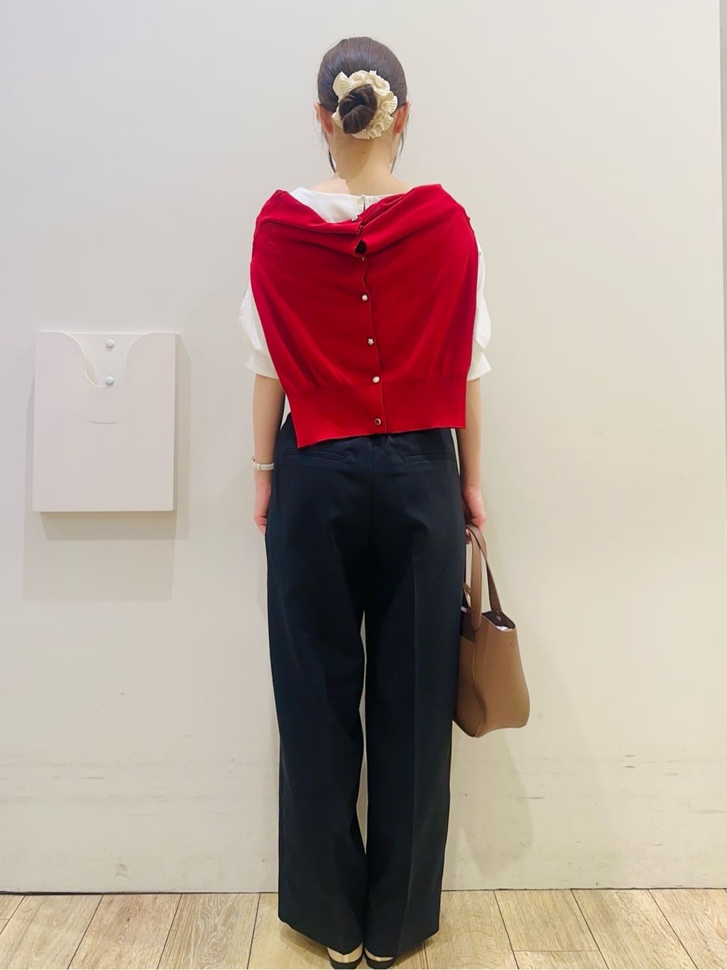 MOMOさんの「index｜【軽量／2WAY】コインカシメシュリンクミドルトートバッグ」を使ったコーディネート