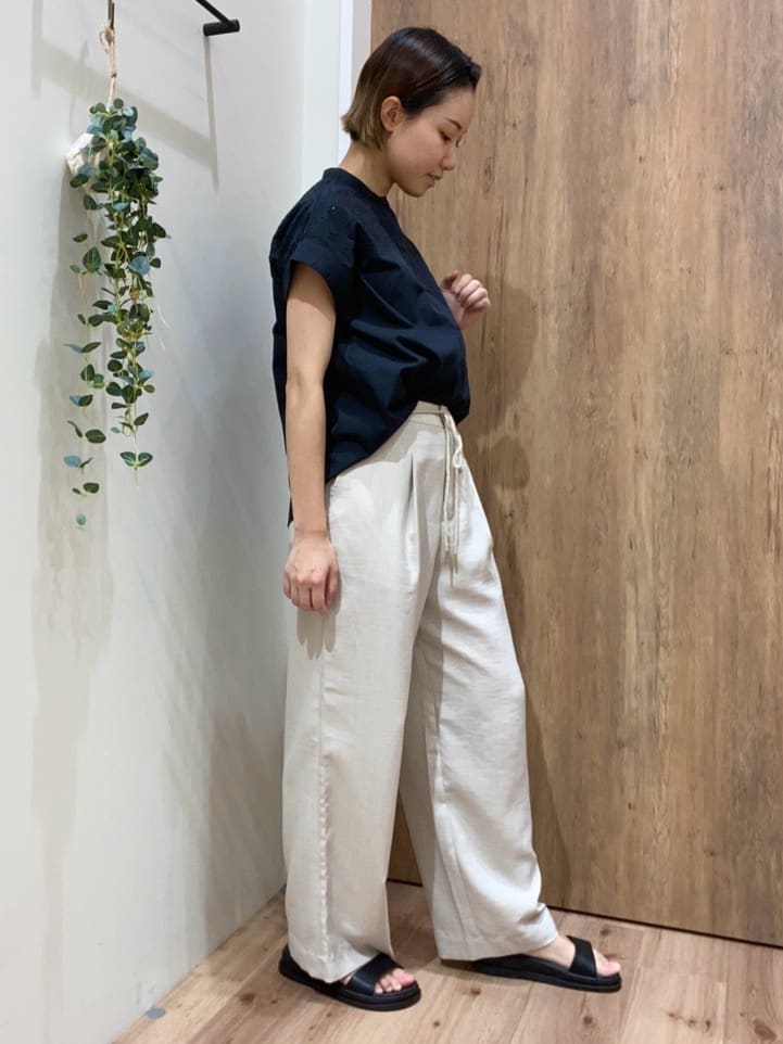 まなしぃさんの「grove｜涼やかさと上品さを兼ね備えた　レースシャツブラウス」を使ったコーディネート