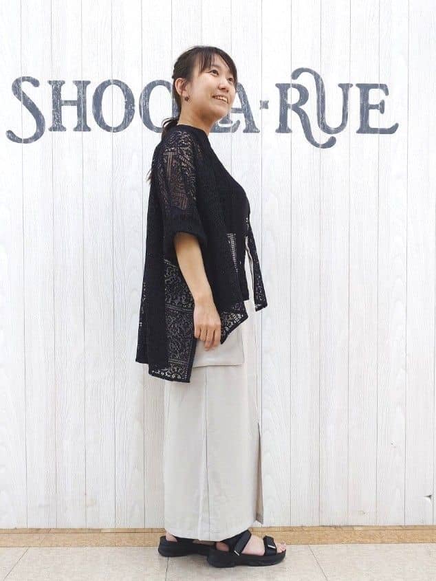 とろろさんの「SHOO･LA･RUE｜【S-LL】大人のきれいめカジュアルに 麻調カーゴナロースカート」を使ったコーディネート
