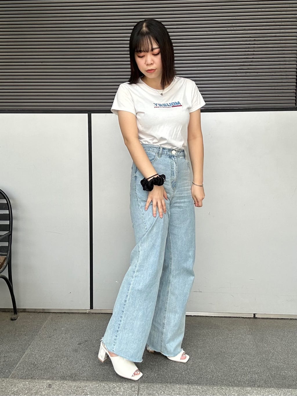 あずみさんの「ESPERANZA｜スクエアトゥブロックヒールミュール」を使ったコーディネート