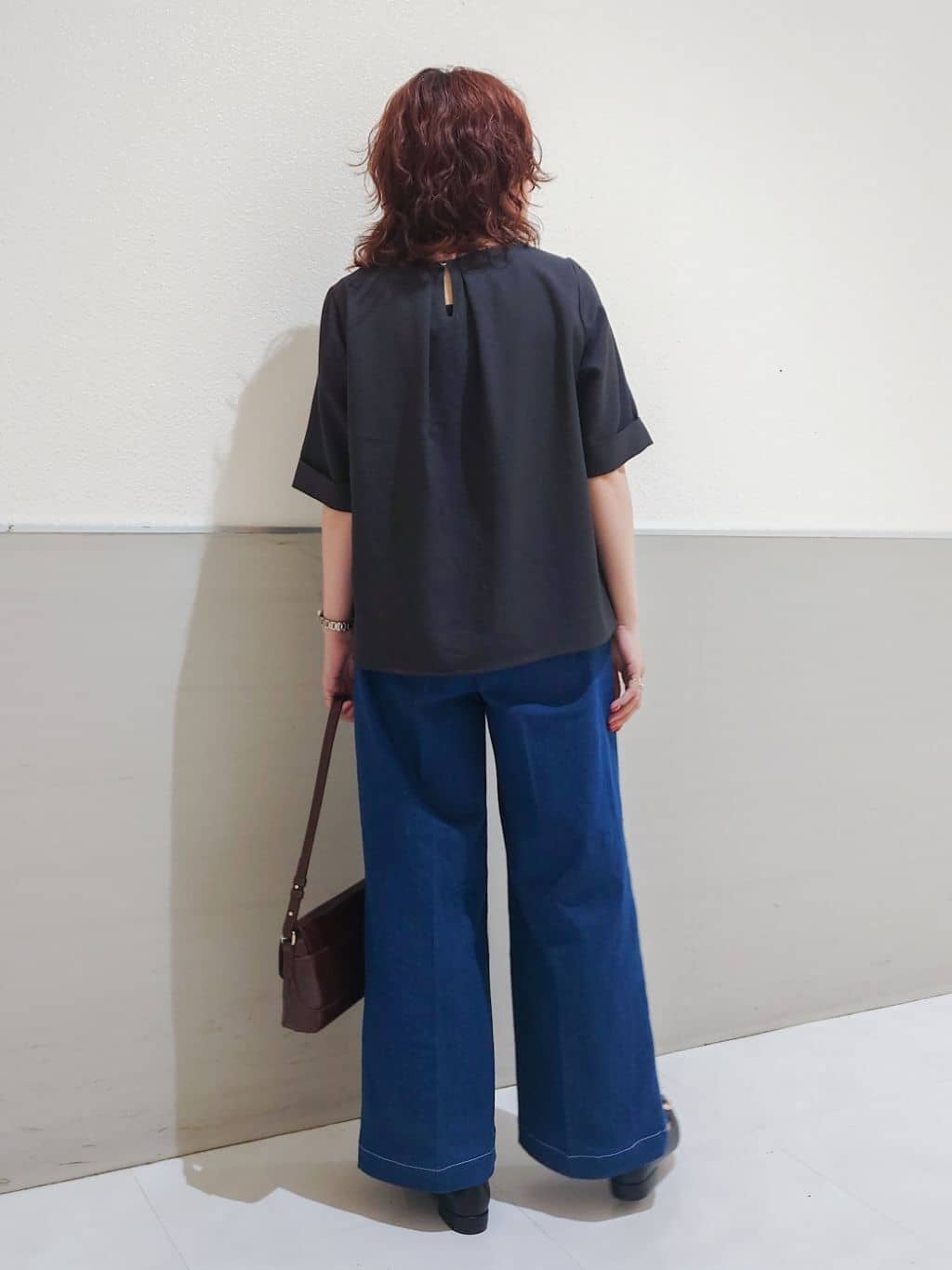 maruさんの「THE SHOP TK｜麻調メッシュブラウス【二の腕カバー/洗える】」を使ったコーディネート