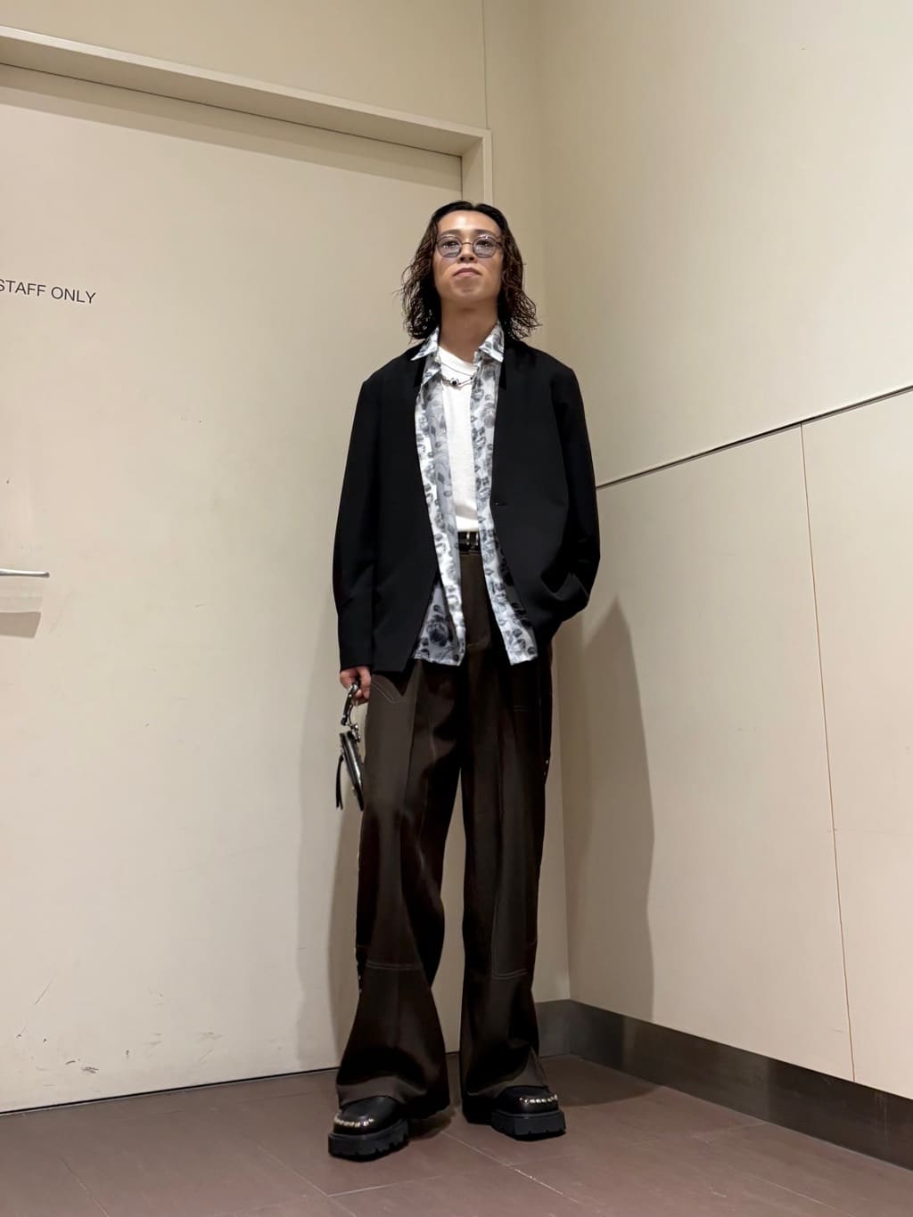 ナノシーさんの「tk.TAKEO KIKUCHI｜スタッズスクエアシューズ」を使ったコーディネート