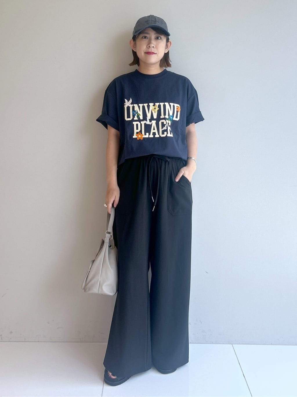 Hirokaさんの「Dessin｜ロゴ刺繍Tシャツ」を使ったコーディネート