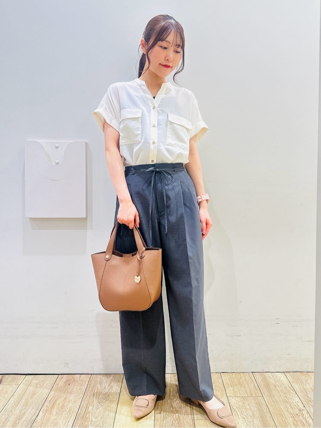 MOMOさんの「index｜【軽量／2WAY】コインカシメシュリンクミドルトートバッグ」を使ったコーディネート